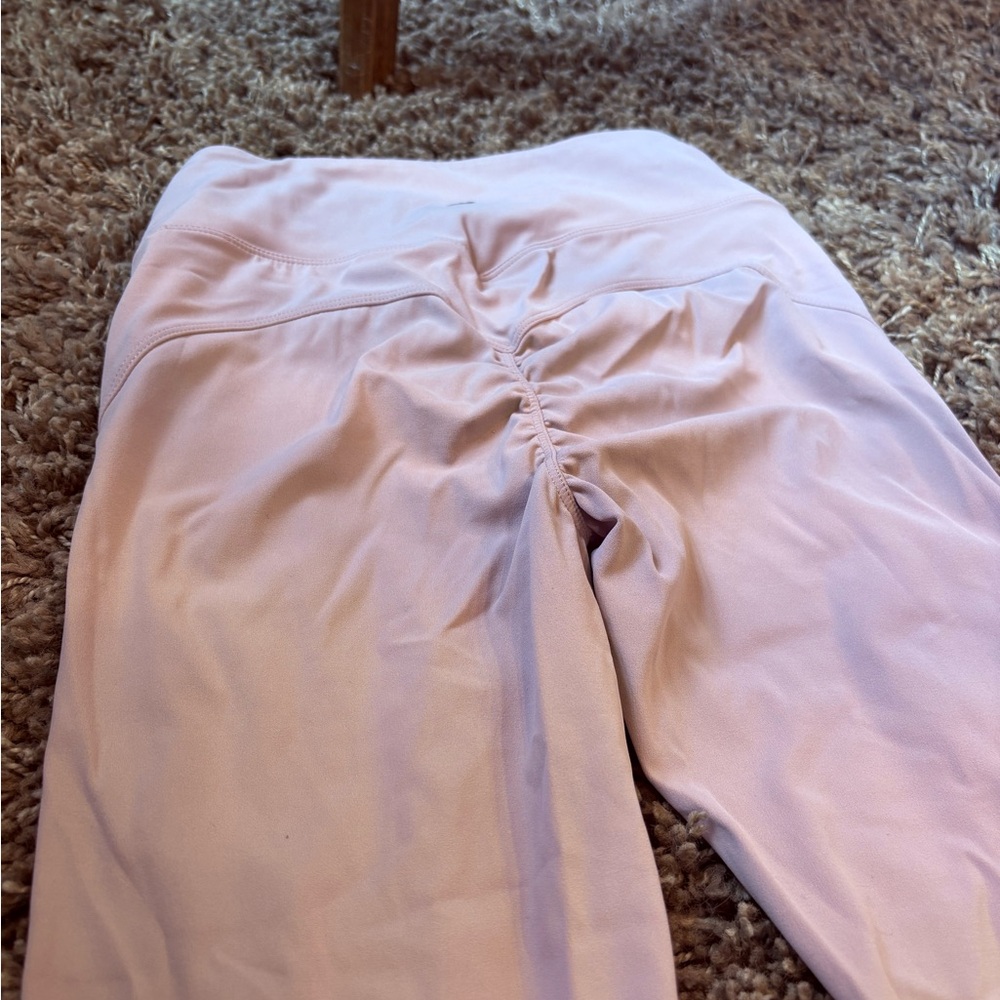 Lululemon light pink leggings